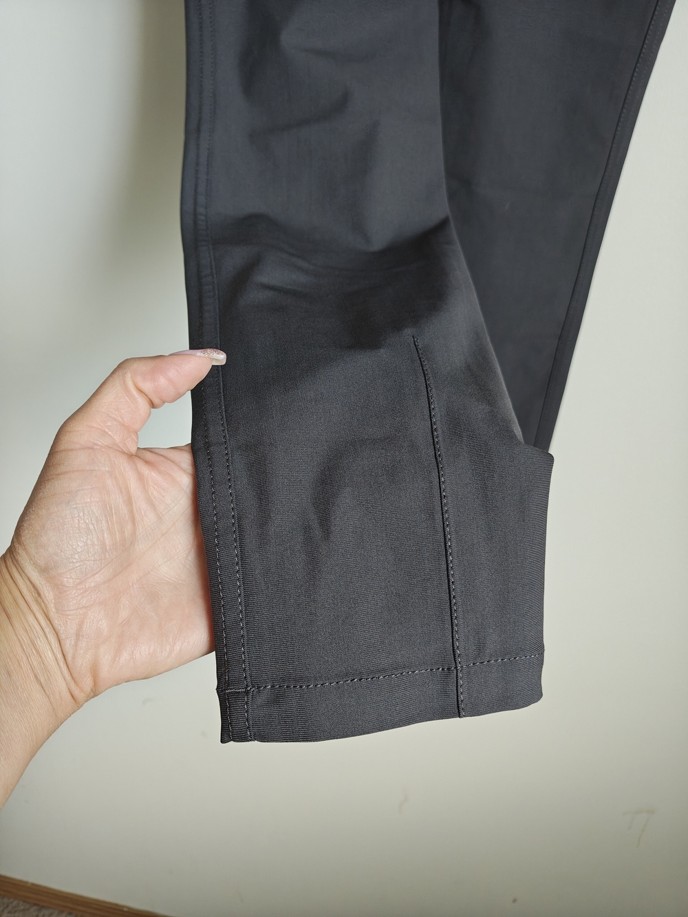 lululemon athletica Grey 🩶 Straight-Leg Pants Size 2 - Picture 6 of 12